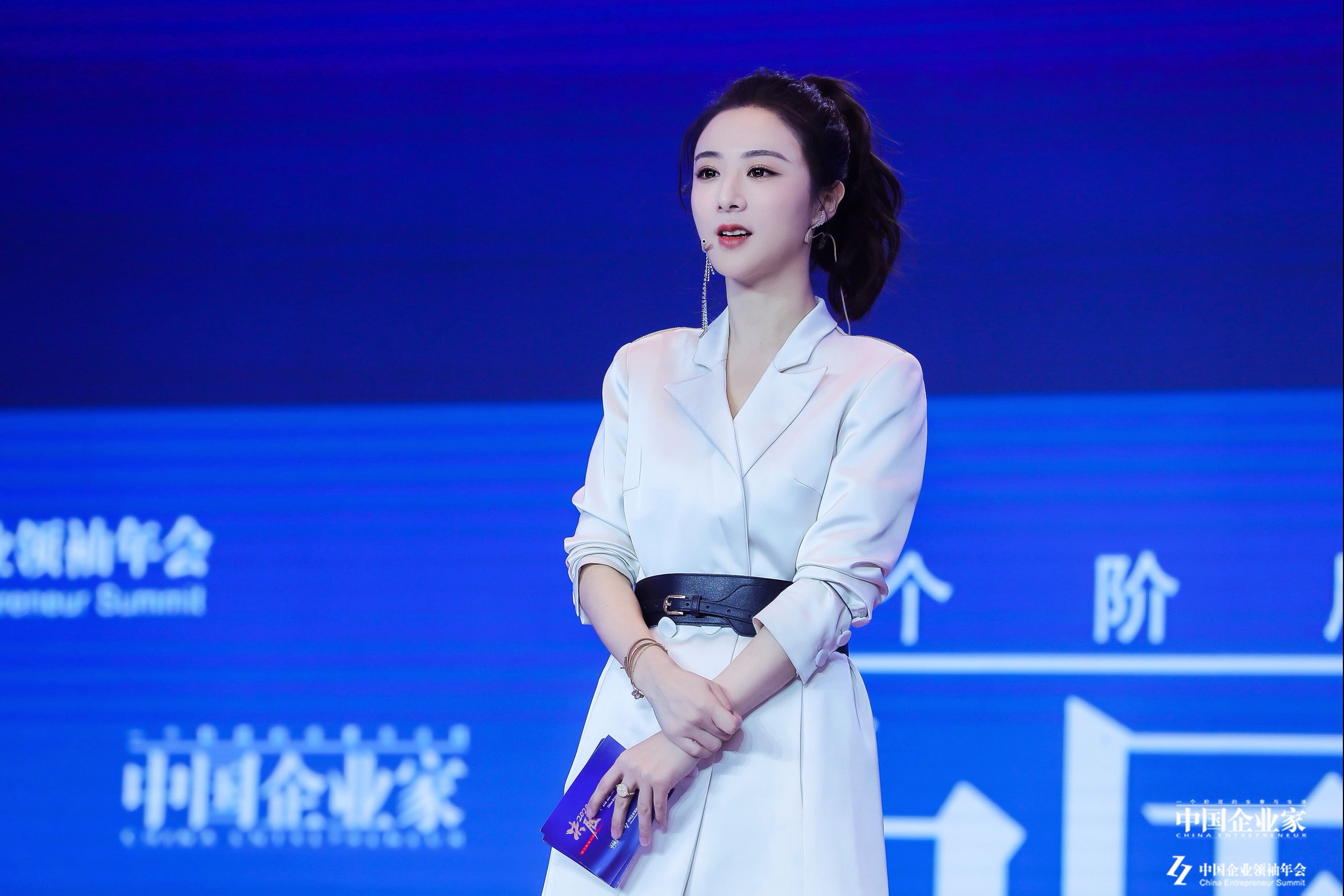 薇娅受邀出席2019（第十八届）中国企业领袖年会，并登台发表演讲